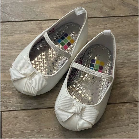 Healthtex Toddler Girl's White Patten Leather Dress Slip-on Maryjane Flats sz 3 - Picture 1 of 12